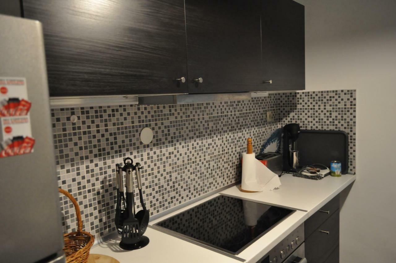 Awesome Home 3' From Metro เอเธนส์ ภายนอก รูปภาพ