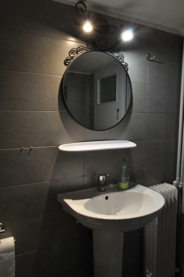 Awesome Home 3' From Metro เอเธนส์ ภายนอก รูปภาพ